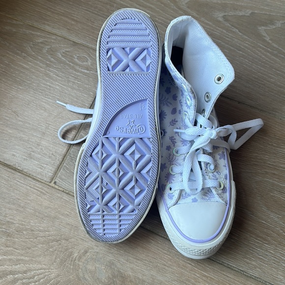 💜—MILLIE BOBBY BROWN CONVERSE!—💜SIZE/ 5.5!!! - Picture 6 of 9